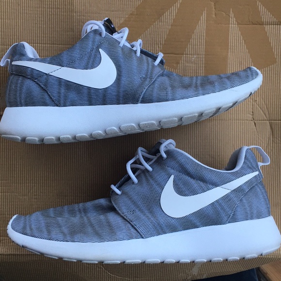 Nike Shoes - Nike Roshe Ones